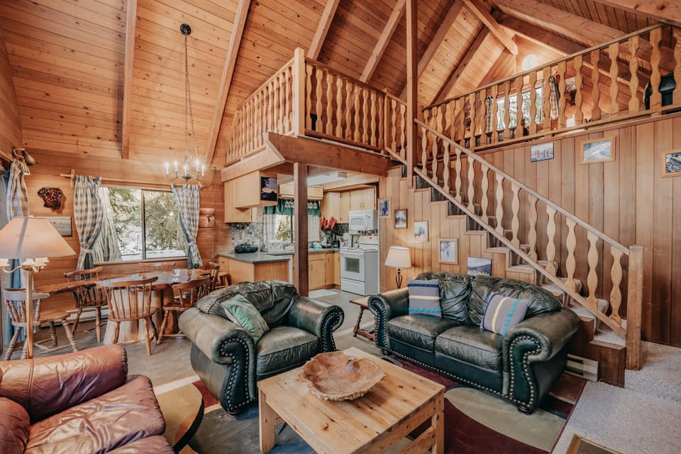 Cabin, 1 Bedroom, Fireplace | Living room | Fireplace