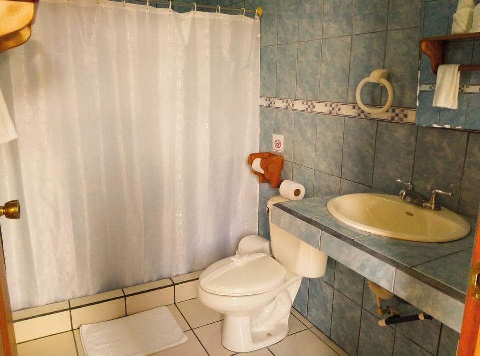 Room, 1 Bedroom, Smoking, Garden View | Bathroom