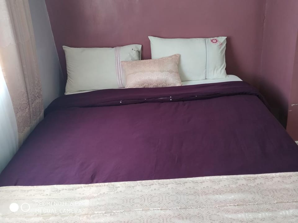 Apartment, 3 Bedrooms | Desk, soundproofing, free WiFi
