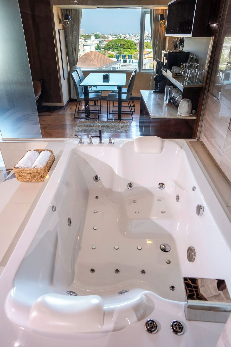 Presidential Suite, 1 Bedroom, City View | Deep soaking bathtub