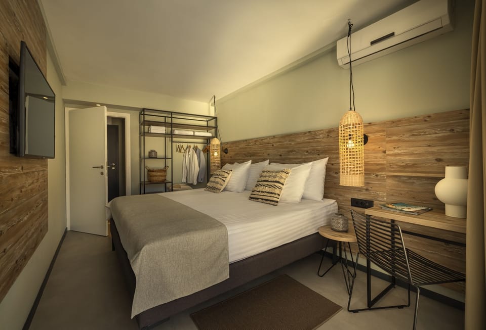 Desk, blackout drapes, free WiFi, bed sheets