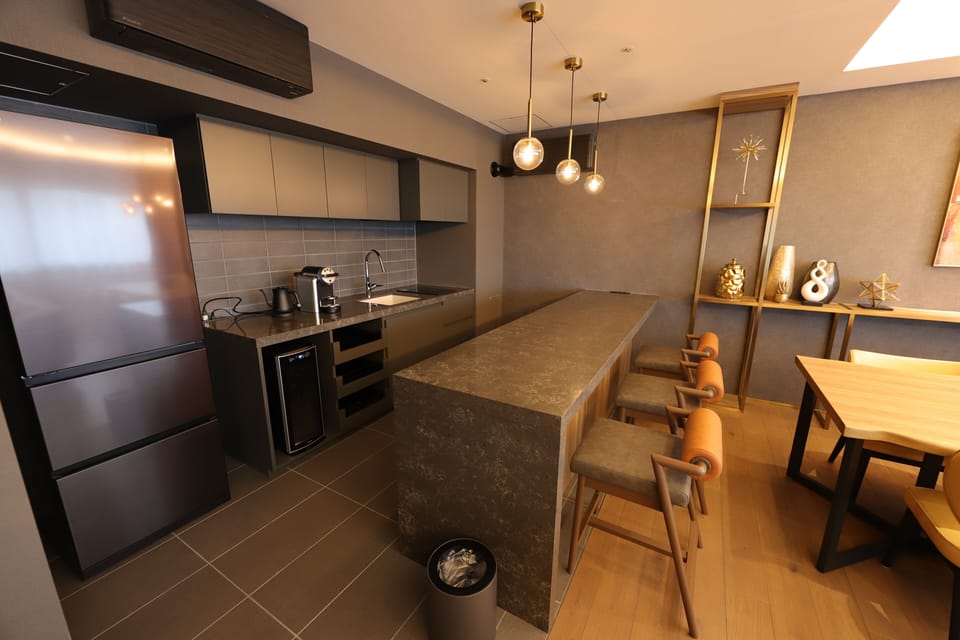 Suite, Non Smoking | In-room dining