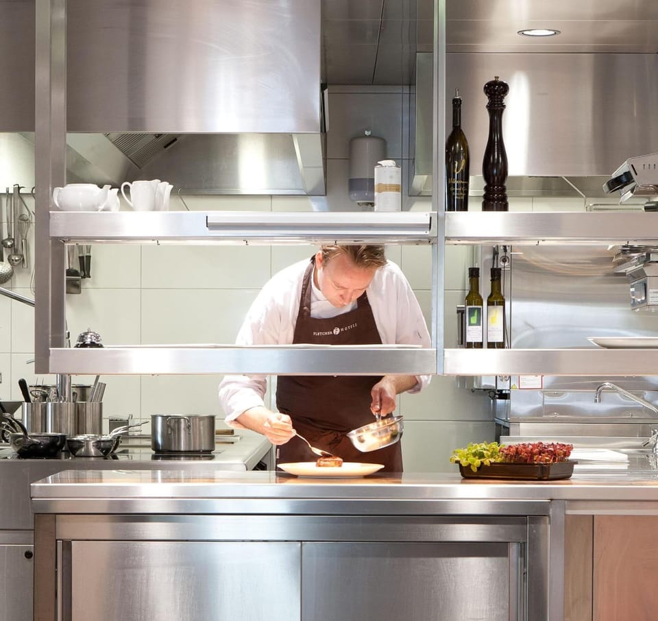 2 restaurants, breakfast, lunch, dinner served; international cuisine