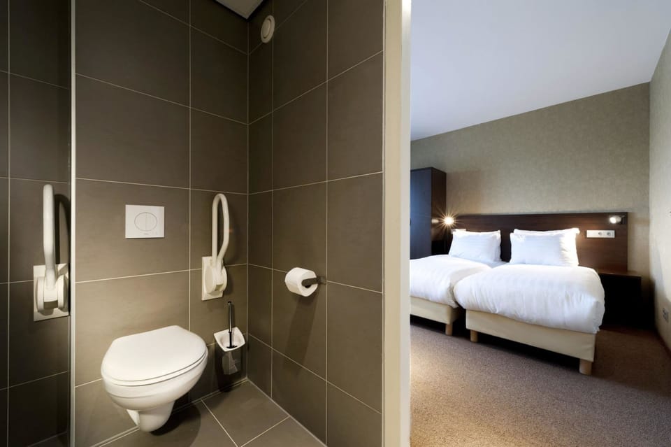 Standard Twin Room, Accessible | In-room safe, desk, iron/ironing board, free WiFi