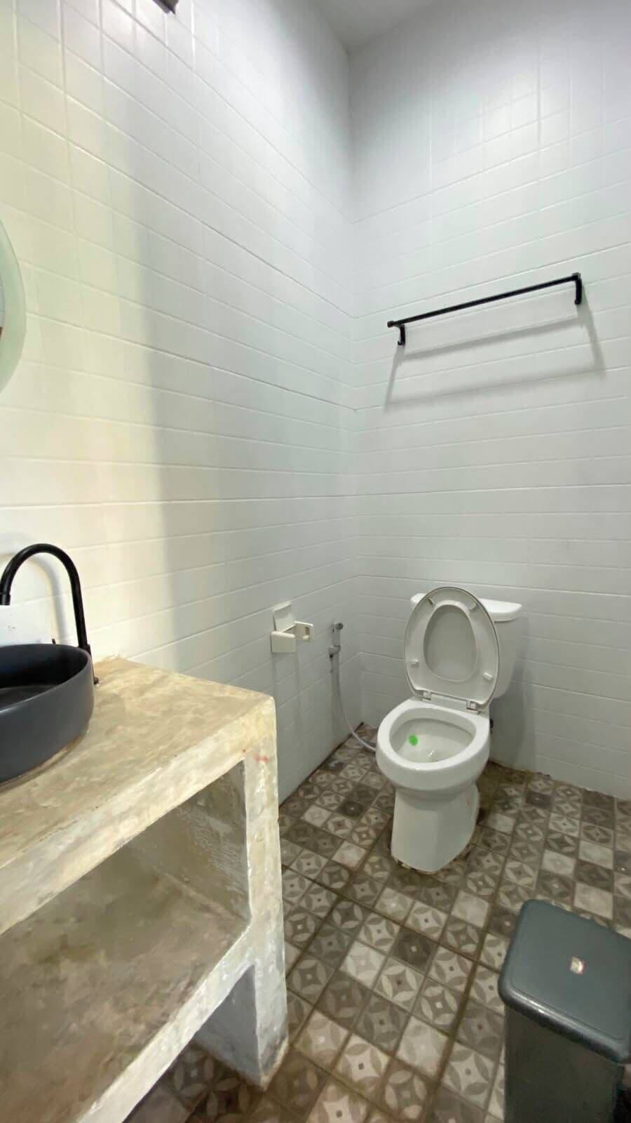 Standard Double or Twin Room | Bathroom | Shower, towels
