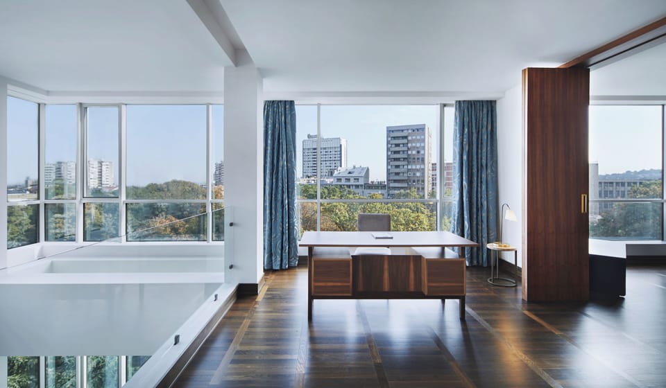 Belgrade Suite | Minibar, in-room safe, desk, laptop workspace