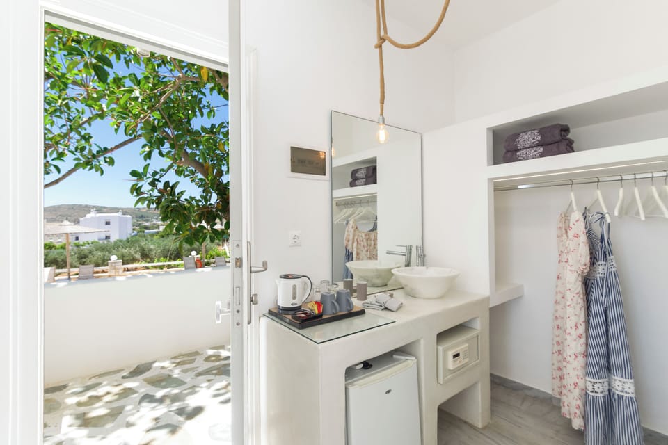 Standard Room, 1 Double or 2 Twin Beds, Balcony, Partial Sea View | Egyptian cotton sheets, premium bedding, down comforters, in-room safe