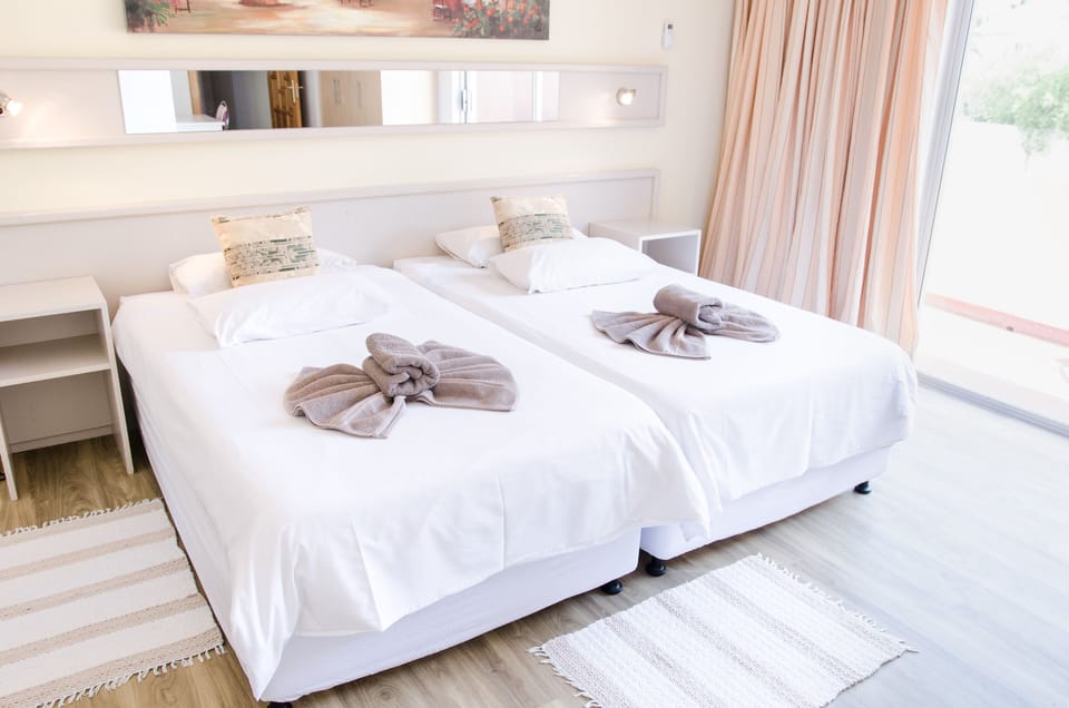 Double Room | Minibar, in-room safe, desk, laptop workspace