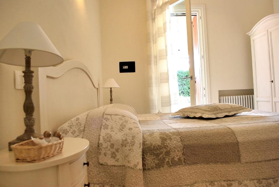 Memory foam beds, in-room safe, desk, free WiFi