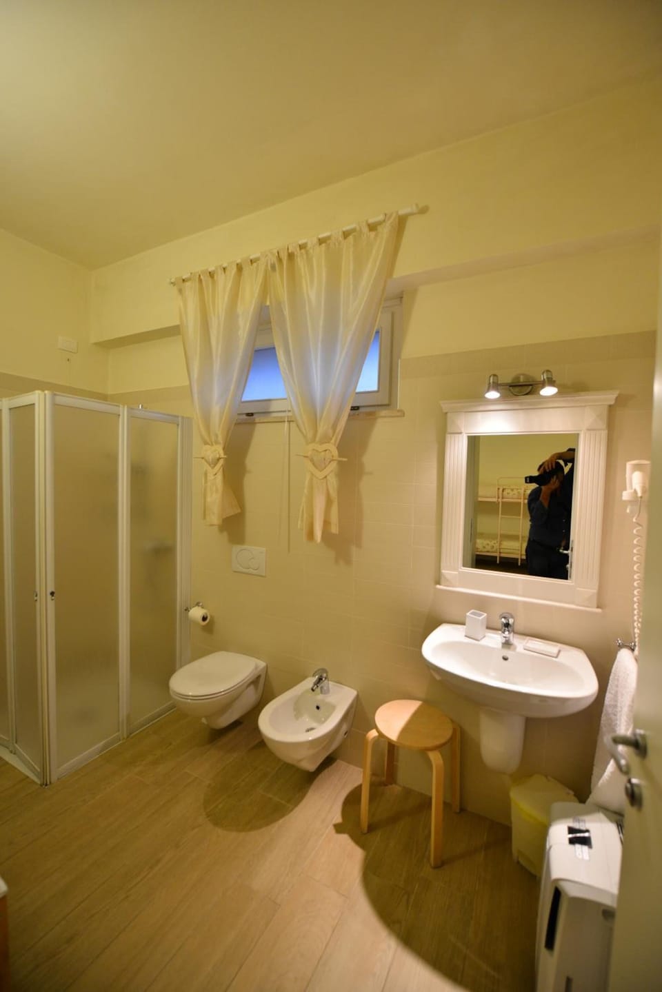 Shower, free toiletries, hair dryer, bidet