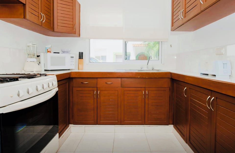 Villa, 4 Bedrooms, Balcony, Garden View | Interior