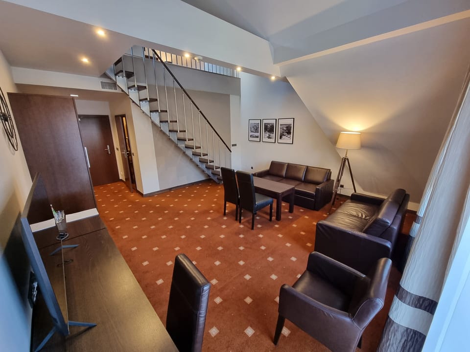Family Studio | Living area | TV, foosball, table tennis, books