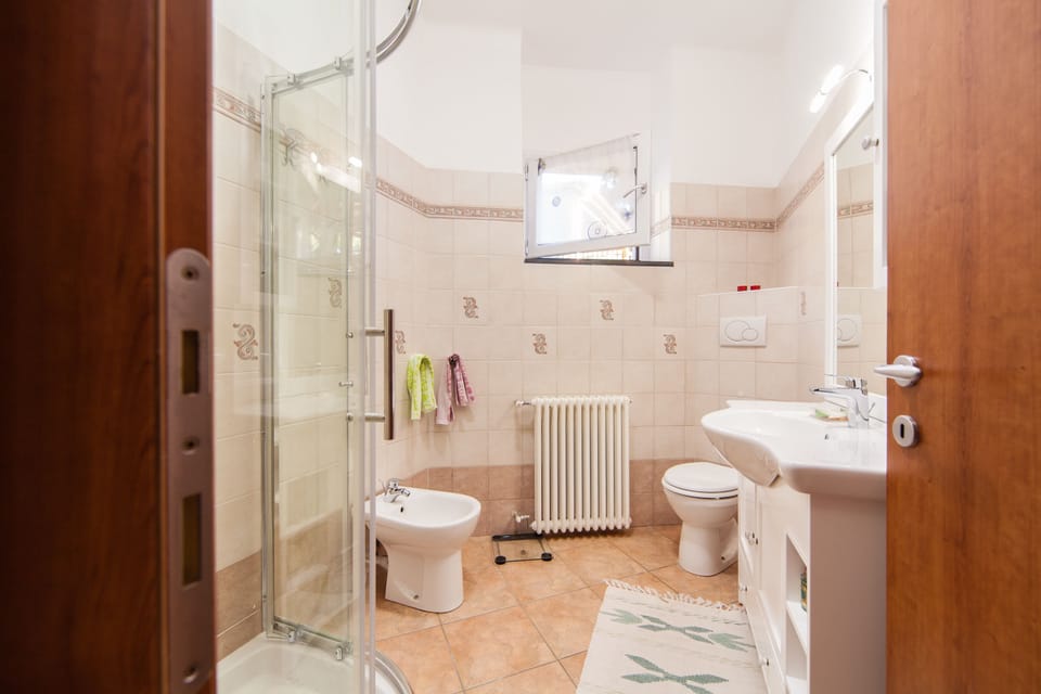 Apartment, 1 Queen Bed with Sofa bed, Courtyard View, Annex Building IT010013C2N5ECENER | Bathroom | Shower, hair dryer, bidet, towels