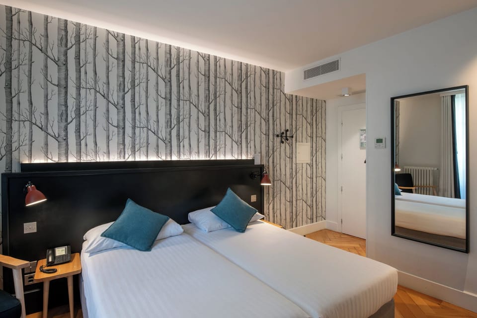 Twin Room | In-room safe, desk, free WiFi, bed sheets