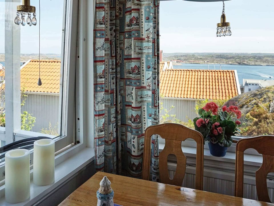 3 Person Holiday Home in Gullholmen House in Västra Götaland County
