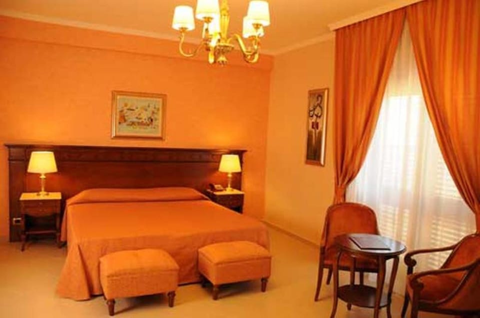 Standard Double or Twin Room | Minibar, in-room safe, desk, free cribs/infant beds