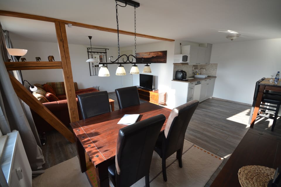 Apartment, 1 Bedroom, Jetted Tub | In-room dining