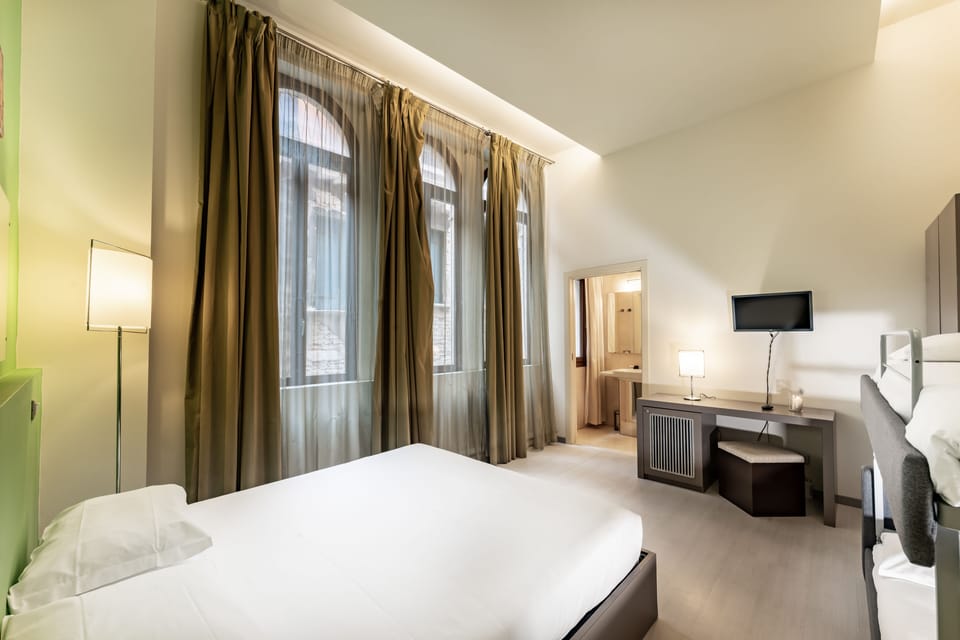 Family Apartment | Hypo-allergenic bedding available, in-room safe, laptop workspace