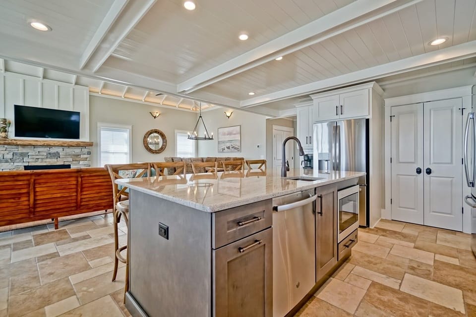 House, 6 Bedrooms | Private kitchen | Coffee/tea maker, fridge, oven, toaster