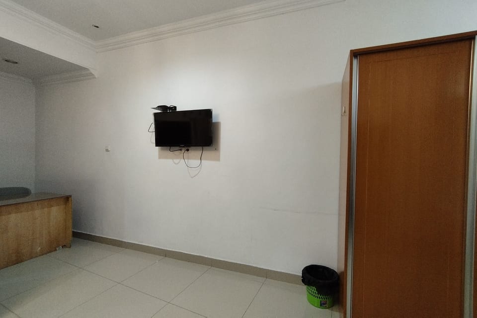 Executive Room | Desk, WiFi (free), bed sheets