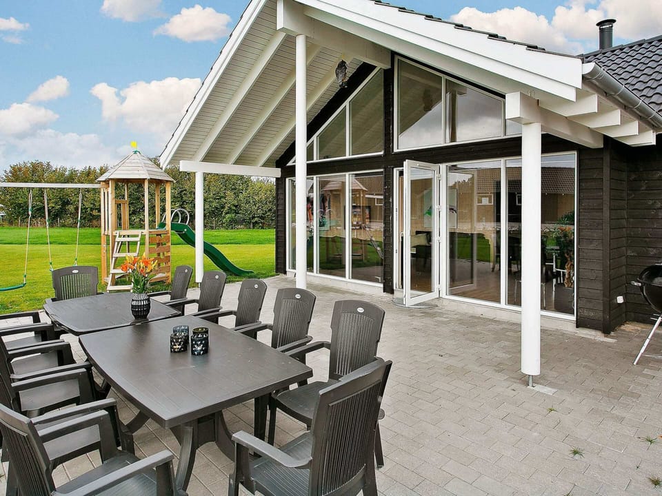 House | Outdoor dining