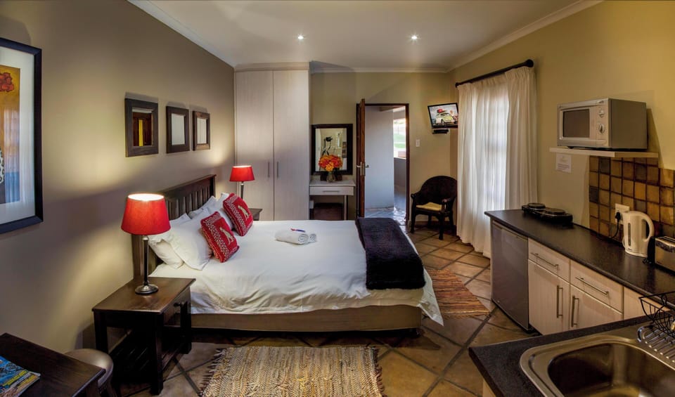 Room, 1 Bedroom, Smoking | 1 bedroom, WiFi
