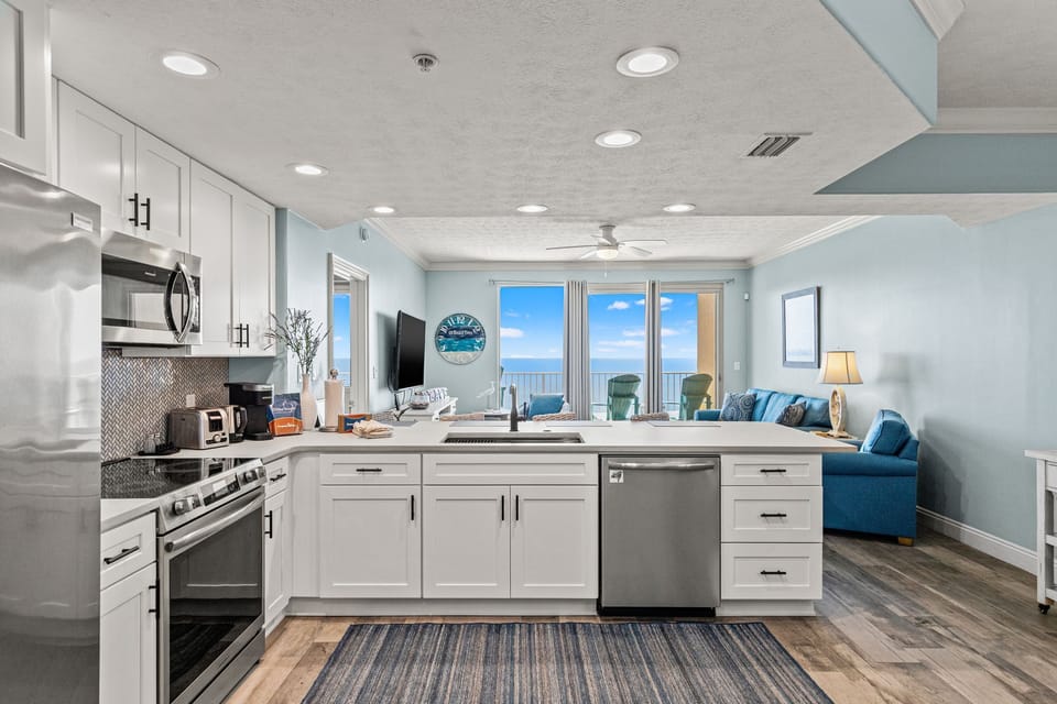 Condo, Multiple Beds, Pool Access | Private kitchen | Fridge, microwave, oven, stovetop