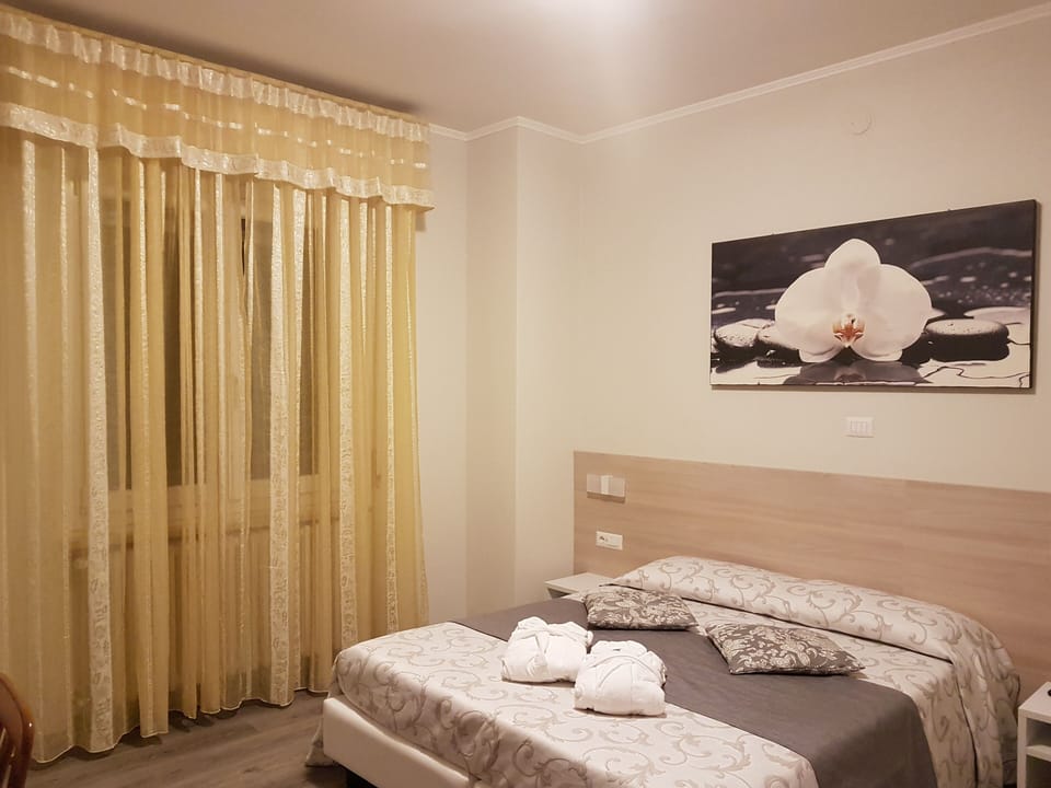 Triple Room, Air conditioning, Lake View | Frette Italian sheets, down comforters, in-room safe
