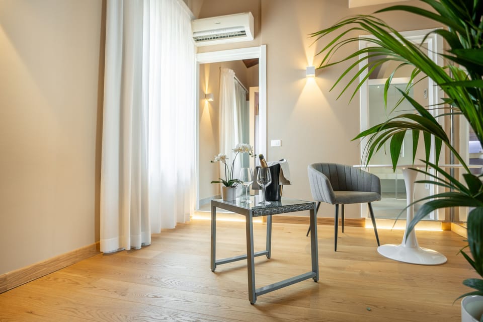 Luxury Suite | Premium bedding, in-room safe, desk, blackout drapes