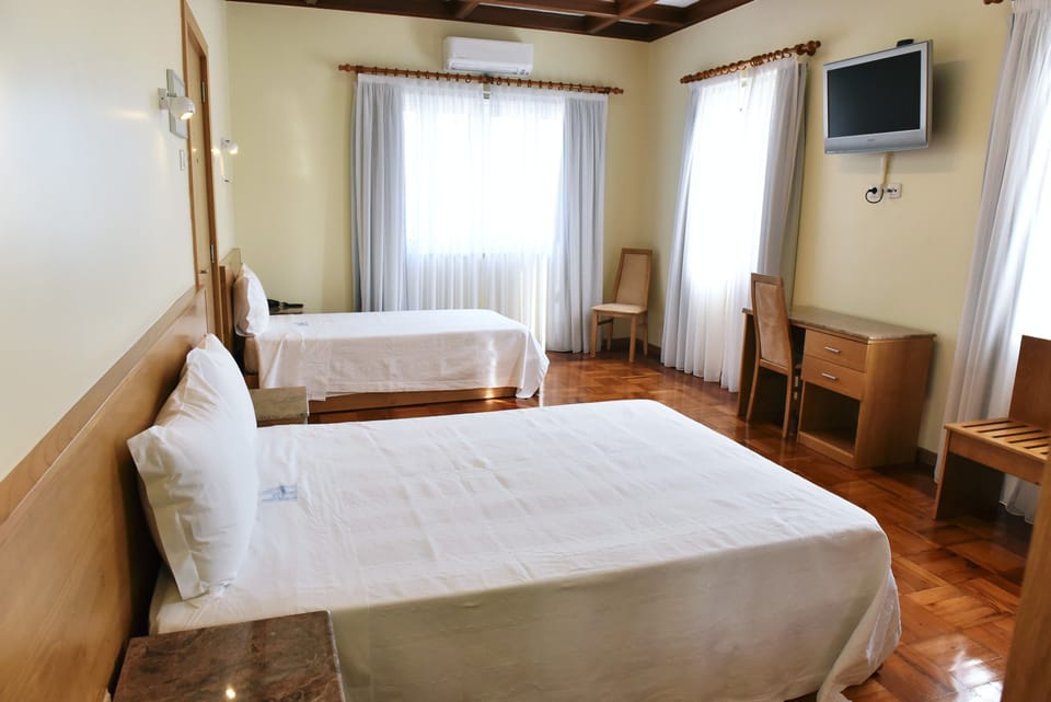 Basic Triple Room | Minibar, in-room safe, soundproofing, free WiFi