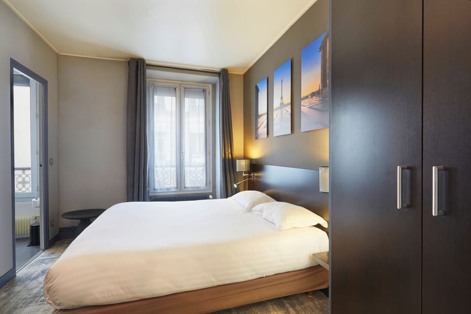 Premium bedding, in-room safe, desk, free WiFi
