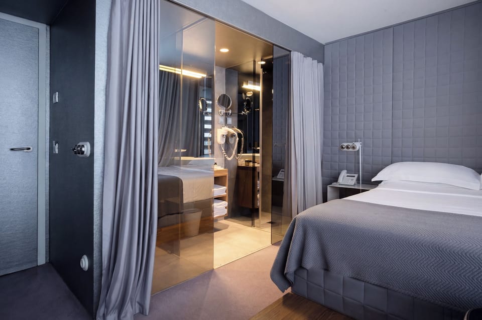Zen | Hypo-allergenic bedding available, minibar, in-room safe, desk