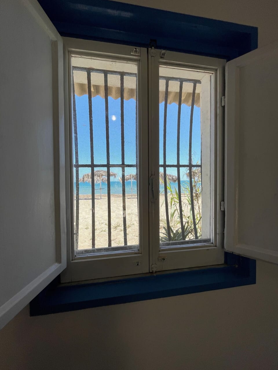 Bungalow, Beachfront (2 ADL) | Hypo-allergenic bedding available, WiFi (free), bed sheets
