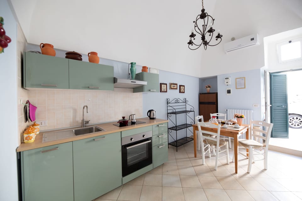 Comfort Apartment, 2 Bedrooms, Annex Building (at 200mt: in Via Giuseppe Mazzini 46) | Private kitchen