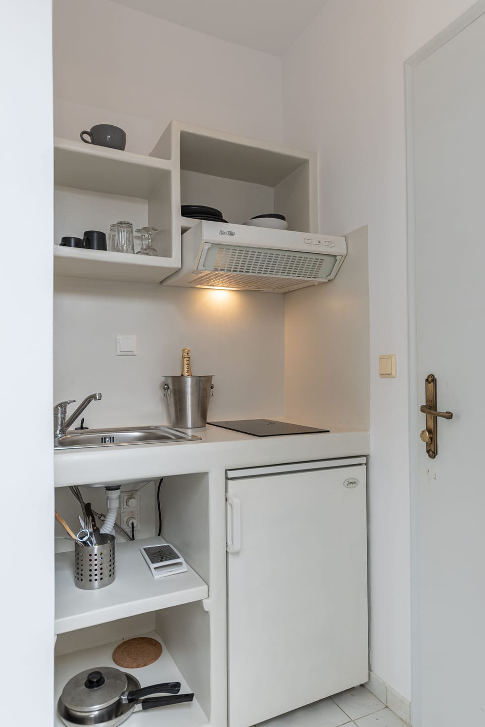 Double Room Kitchenette | Private kitchen | Fridge, cookware/dishes/utensils, dining tables