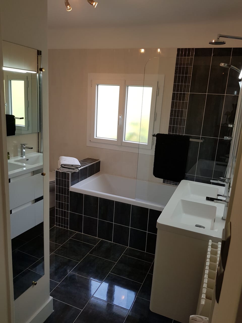 Comfort Room | Bathroom | Free toiletries, hair dryer, towels