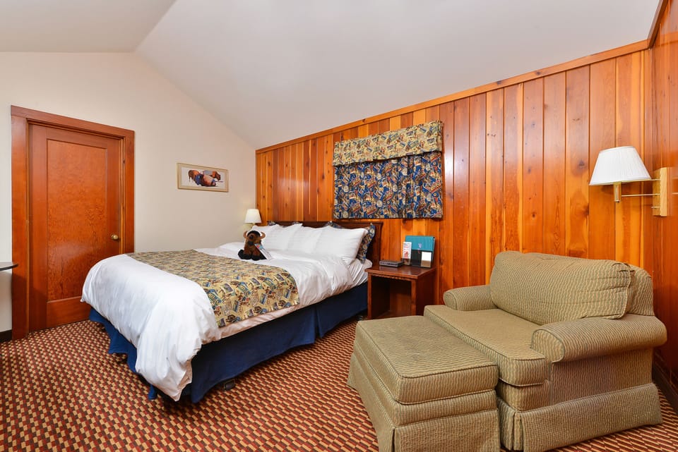 Premium bedding, blackout drapes, iron/ironing board, free WiFi