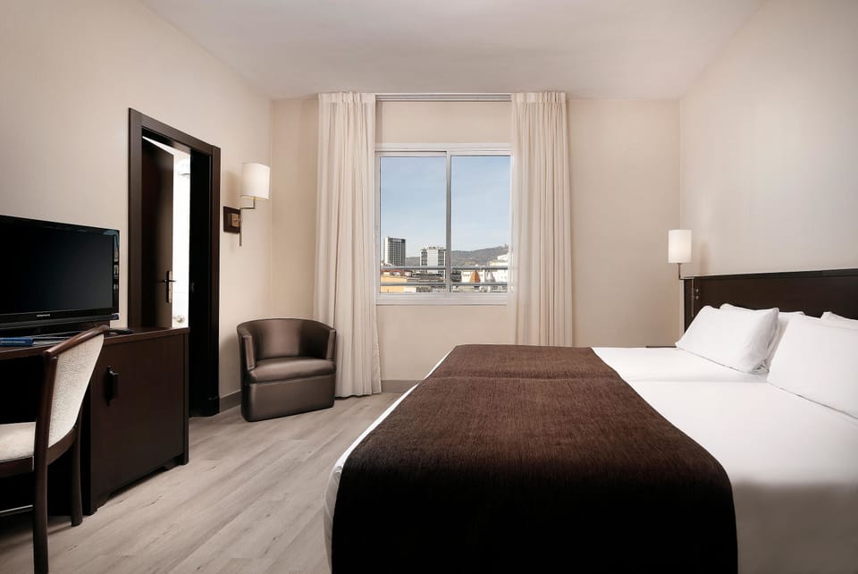 Double or Twin Room | Minibar, in-room safe, desk, laptop workspace