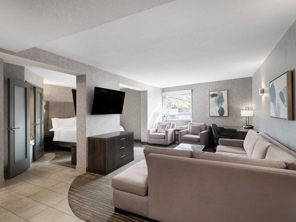 Suite, 1 King Bed, Jetted Tub | Pillowtop beds, desk, blackout drapes, iron/ironing board