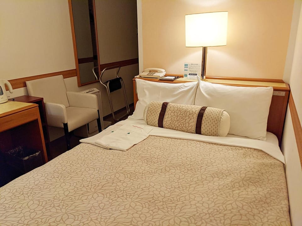 Desk, soundproofing, iron/ironing board, free WiFi