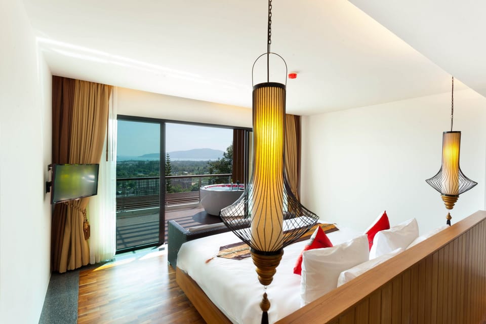 Grand Suite | Minibar, in-room safe, desk, free WiFi