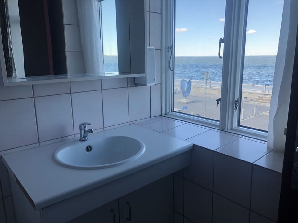 Standard Room, Sea View | Bathroom | Shower, hair dryer (on request), towels