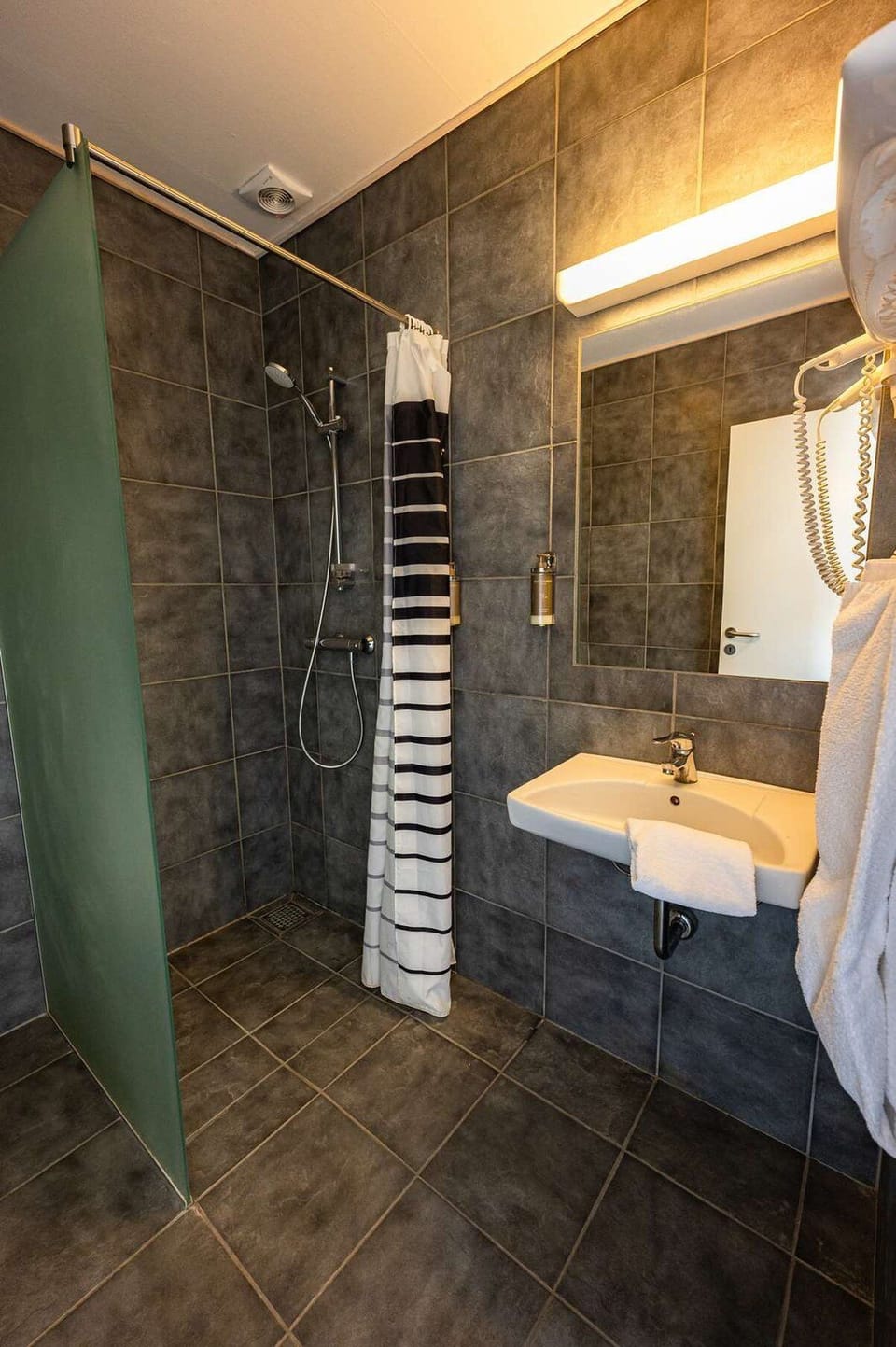 Shower, free toiletries, hair dryer, towels