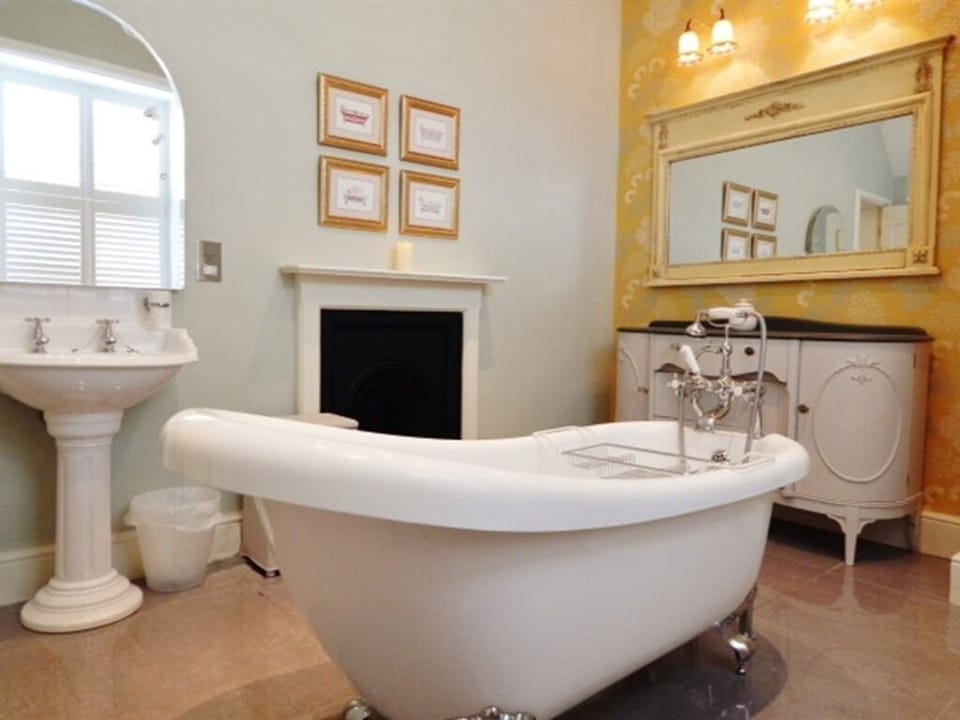 Double Room (Grosvenor) | Bathroom | Bathrobes, towels