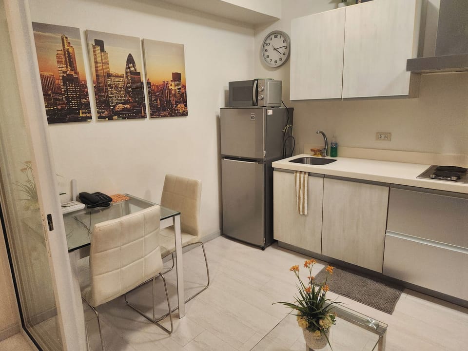 Apartment, 1 Bedroom, City View | 1 bedroom, desk, free WiFi, bed sheets