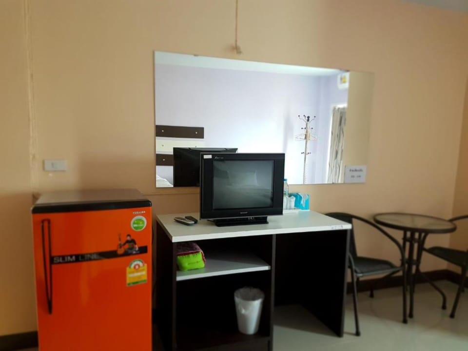 Basic Triple Room | Television