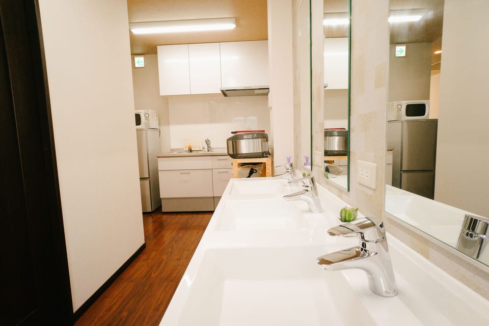 House, 4 Bedrooms | Bathroom | Separate tub and shower, deep soaking tub, hair dryer, towels