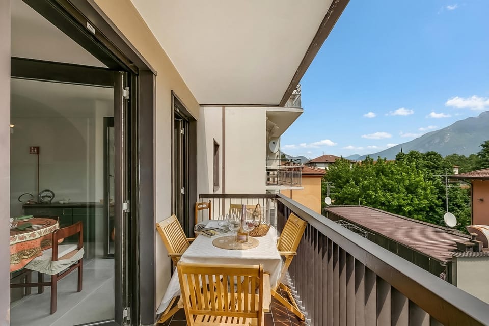 Family Apartment, 2 Bedrooms, Balcony (Appartamento Amy in the Centre) | Outdoor dining