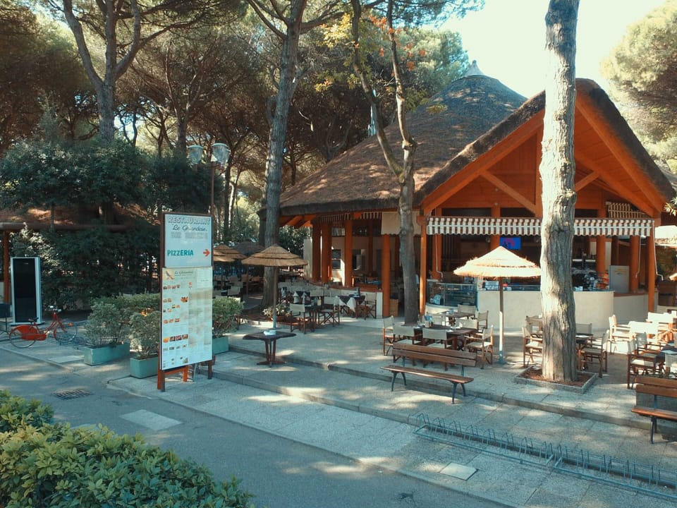 House | Outdoor dining