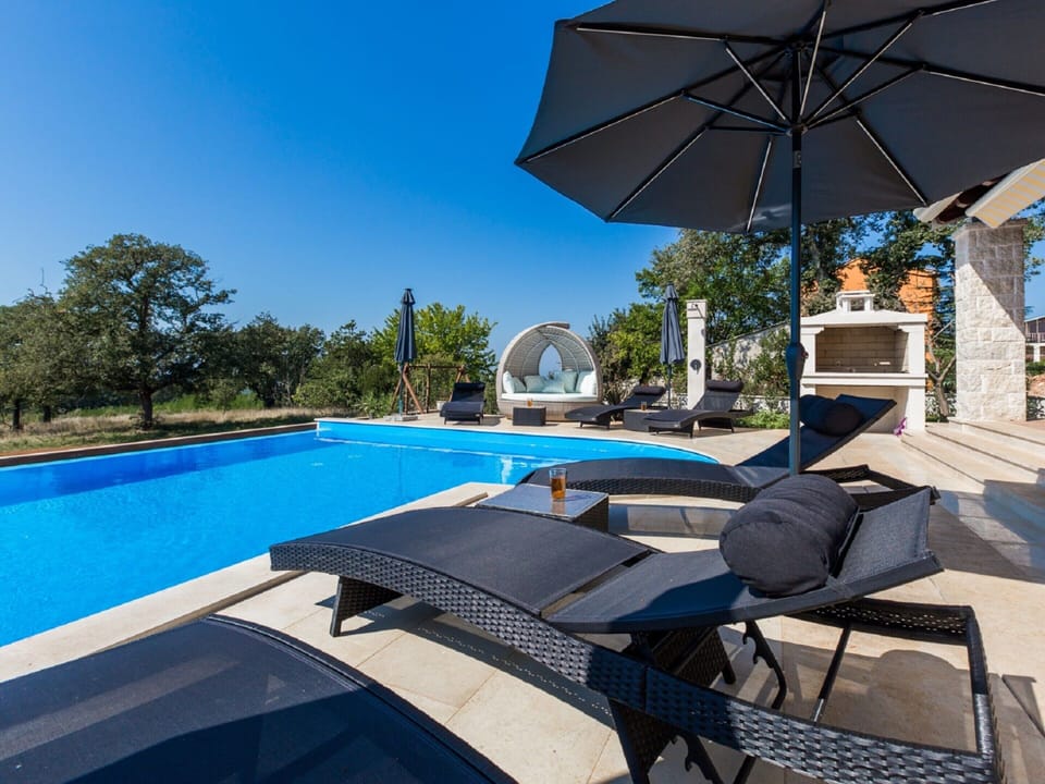Villa | Pool | Indoor pool, outdoor pool